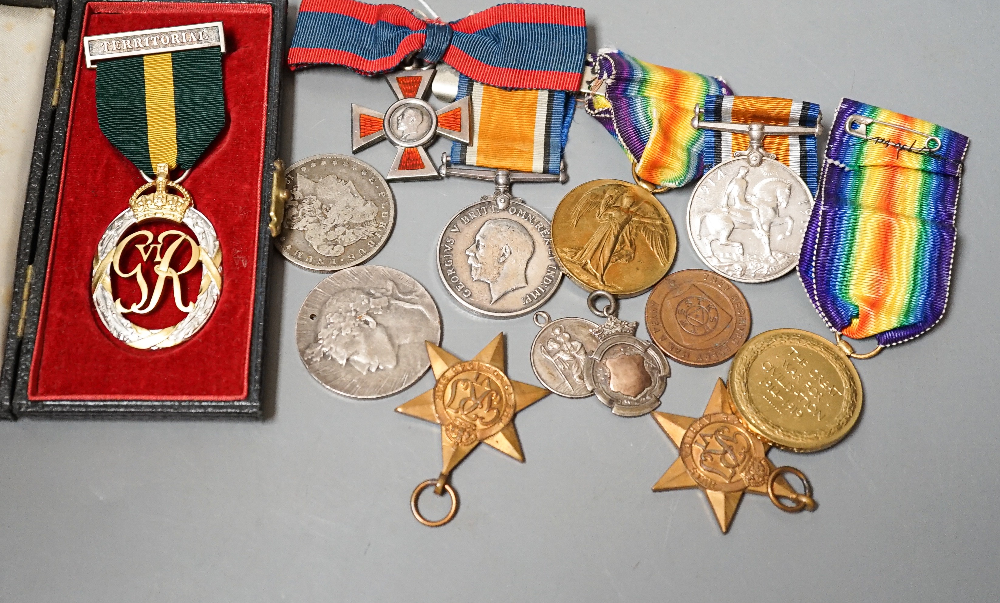 WW1 medals to include a trio to 7522 L.CPL. A.T. CHART 11/BN. A.I.F and a trio to J.A. CHART V.A.D., WW2 medals, a 9ct medal etc.